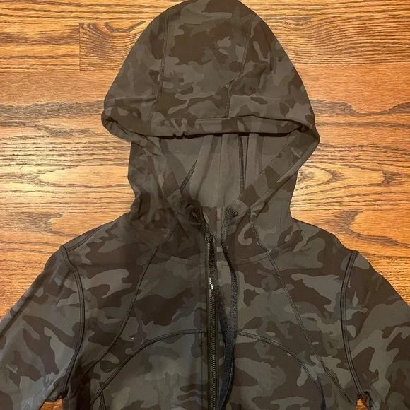 Lululemon camouflage hooded jacket - Picture 2 of 11